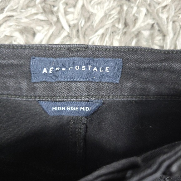 Aeropostale Shorts Womens 10 Black High Rise Midi 3 Inch Distressed Denim New - Picture 3 of 6